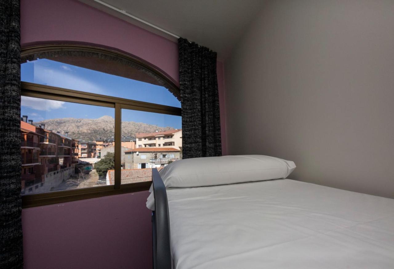 Hostel La Pedriza Manzanares El Real Luaran gambar